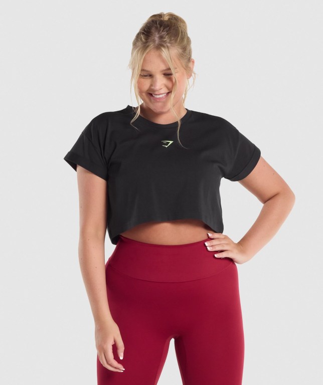 Black Gymshark Training Alone Graphic Crop Women's T Shirts | US-61PXFGU