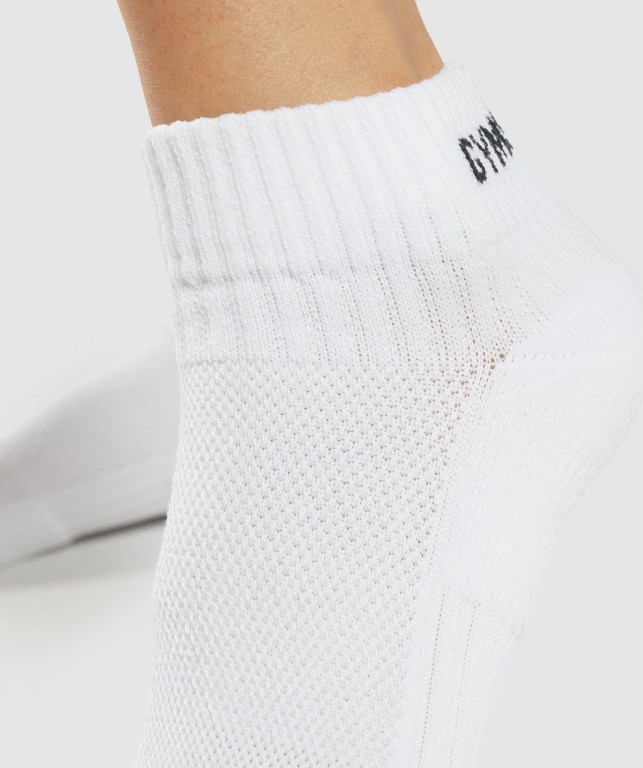 White Gymshark Jacquard Quarter 3pk Men's Socks | US-51RDONL